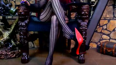 Victoria Heller online show from November 2025 06:36:01 AM