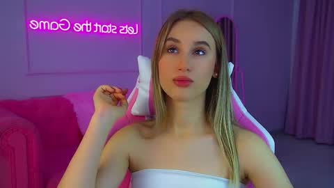 Victoria online show from November 2025 06:08:02 AM