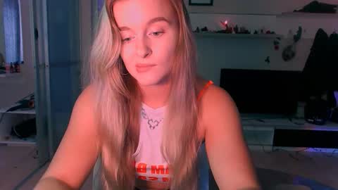 Snapshot of victoriande chatting on September 2025 10:04:02 AM Eva and Victor online show from September 2025 10:04:02 AM