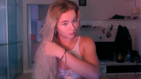 Snapshot of victoriande chatting on September 2025 05:09:01 AM Eva and Victor online show from September 2025 05:09:01 AM