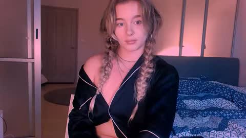 Snapshot of victoriande chatting on October 2025 10:56:02 AM Eva and Victor online show from October 2025 10:56:02 AM