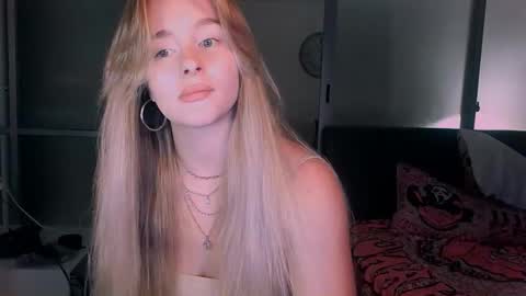 Snapshot of victoriande chatting on October 2025 11:33:02 AM Eva and Victor online show from October 2025 11:33:02 AM