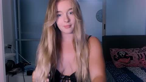 Snapshot of victoriande chatting on October 2025 11:58:02 AM Eva and Victor online show from October 2025 11:58:02 AM