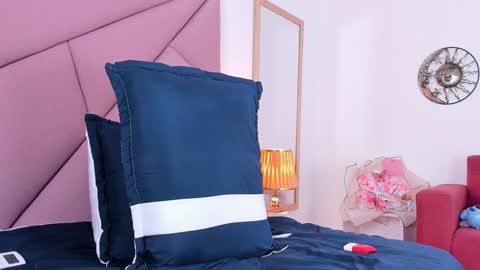 Snapshot of victoriaross1 chatting on January 2025 11:33:01 AM VictoriaRoss online show from January 2025 11:33:01 AM