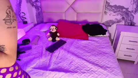 victoriasanz_ online show from September 2025 05:30:01 AM