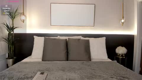 Victoria Shelby  online show from October 2025 11:52:02 AM