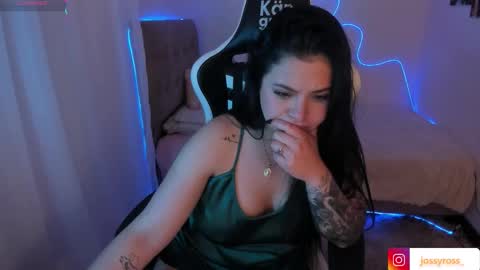 Snapshot of victoryyy__ chatting on October 2025 03:40:01 AM V I C T O R I A online show from October 2025 03:40:01 AM