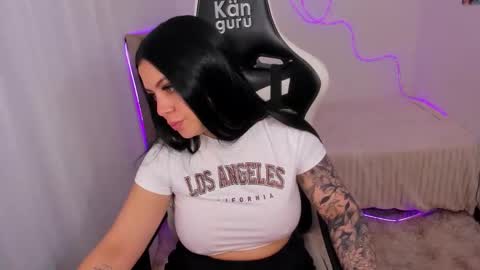 V  I C  T O R I A  online show from November 2025 04:25:01 PM