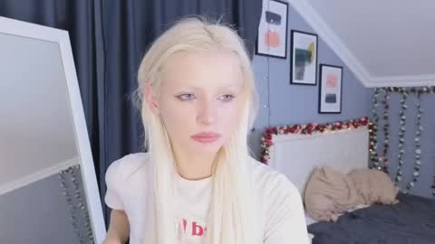 Snapshot of vienna_gones chatting on April 2026 12:20:01 PM Eva online show from April 2026 12:20:01 PM