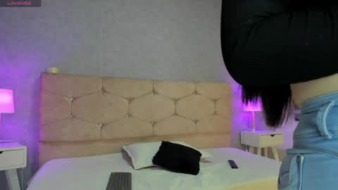 VIOLET  online show from May 2026 09:11:02 PM