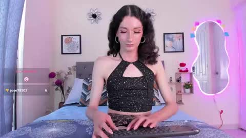 Snapshot of viioleta_cam chatting on November 2025 08:18:02 PM Violet online show from November 2025 08:18:02 PM