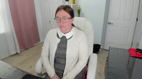 Snapshot of vika7333 chatting on February 2025 04:03:01 PM Ukrainian-woman online show from February 2025 04:03:01 PM