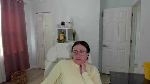 Snapshot of vika7333 chatting on February 2025 06:37:01 PM Ukrainian-woman online show from February 2025 06:37:01 PM