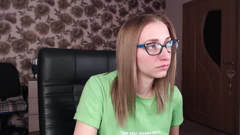 Snapshot of vikaericka chatting on December 2024 08:43:02 PM Vika online show from December 2024 08:43:02 PM