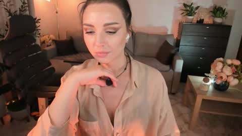 Snapshot of vikibellson chatting on October 2025 06:38:02 PM Viki Bellson online show from October 2025 06:38:02 PM