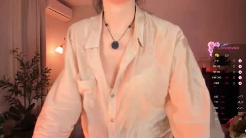 Snapshot of vikibellson chatting on October 2025 06:51:02 PM Viki Bellson online show from October 2025 06:51:02 PM