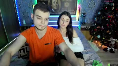 Snapshot of vikki_and_george chatting on January 2025 07:49:01 PM vikki and george online show from January 2025 07:49:01 PM