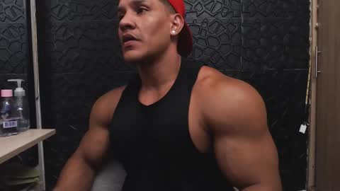 Viktor Herrera online show from October 2025 05:01:01 PM