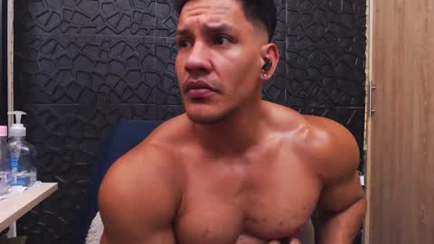 Viktor Herrera online show from October 2025 03:07:01 PM