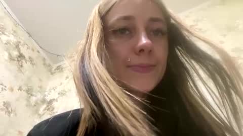 Snapshot of viktoria9898 chatting on June 2026 12:56:02 AM Sweett online show from June 2026 12:56:02 AM