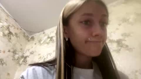 Snapshot of viktoria9898 chatting on June 2026 12:00:01 AM Sweett online show from June 2026 12:00:01 AM