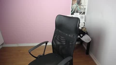 Snapshot of viktoria_lovely chatting on December 2024 09:28:02 AM viktoria_lovely online show from December 2024 09:28:02 AM