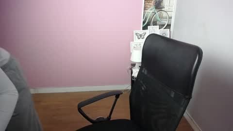 Snapshot of viktoria_lovely chatting on December 2024 05:25:02 AM viktoria_lovely online show from December 2024 05:25:02 AM