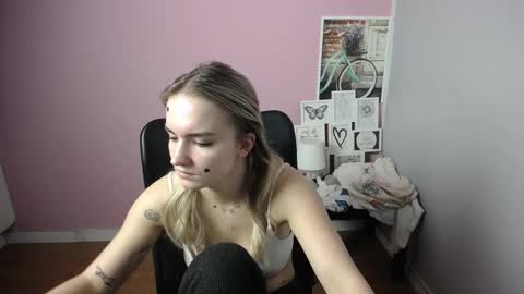 Snapshot of viktoria_lovely chatting on December 2024 12:38:01 PM viktoria_lovely online show from December 2024 12:38:01 PM