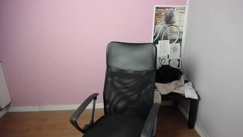 Snapshot of viktoria_lovely chatting on January 2025 09:28:01 AM viktoria_lovely online show from January 2025 09:28:01 AM