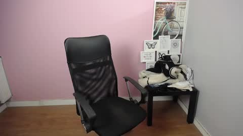 Snapshot of viktoria_lovely chatting on January 2025 09:27:01 AM viktoria_lovely online show from January 2025 09:27:01 AM