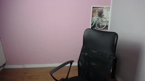 Snapshot of viktoria_lovely chatting on February 2025 06:20:02 AM viktoria_lovely online show from February 2025 06:20:02 AM