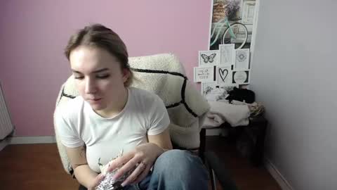 Snapshot of viktoria_lovely chatting on February 2025 09:10:01 AM viktoria_lovely online show from February 2025 09:10:01 AM