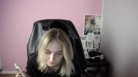 Snapshot of viktoria_lovely chatting on October 2025 08:58:02 AM viktoria_lovely online show from October 2025 08:58:02 AM