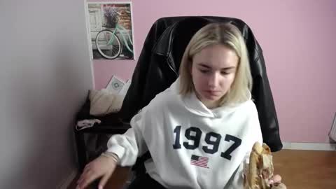 Snapshot of viktoria_lovely chatting on March 2026 07:33:02 AM viktoria_lovely online show from March 2026 07:33:02 AM