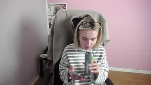 Snapshot of viktoria_lovely chatting on March 2026 10:40:02 AM viktoria_lovely online show from March 2026 10:40:02 AM