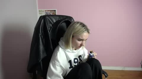 Snapshot of viktoria_lovely chatting on March 2026 08:20:01 AM viktoria_lovely online show from March 2026 08:20:01 AM