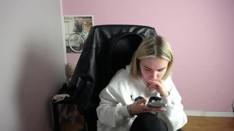 Snapshot of viktoria_lovely chatting on March 2026 08:26:33 AM viktoria_lovely online show from March 2026 08:26:33 AM