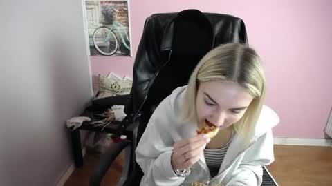 Snapshot of viktoria_lovely chatting on April 2026 07:00:02 AM viktoria_lovely online show from April 2026 07:00:02 AM