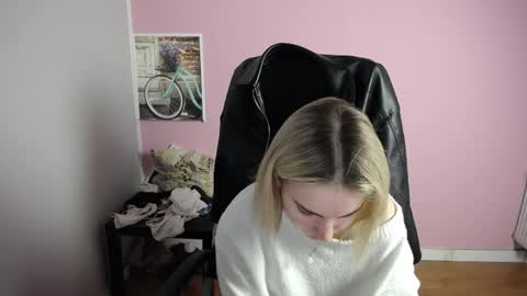 Snapshot of viktoria_lovely chatting on April 2026 06:27:01 AM viktoria_lovely online show from April 2026 06:27:01 AM