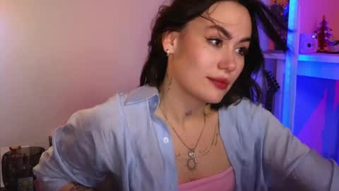 Snapshot of viktoriamoore chatting on May 2026 06:47:02 PM viktoriamoore online show from May 2026 06:47:02 PM