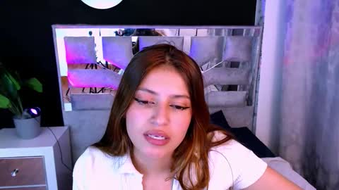 Snapshot of viky_evanss chatting on April 2026 11:08:02 PM viky_evanss online show from April 2026 11:08:02 PM