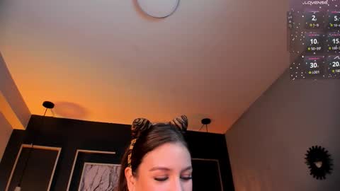 Victoria online show from October 2025 09:48:02 PM