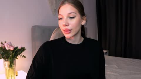 Snapshot of villanelle_dela chatting on April 2026 09:01:01 PM Villanelle online show from April 2026 09:01:01 PM