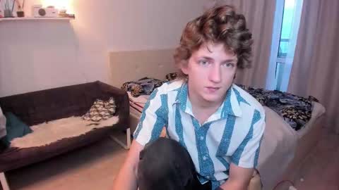 Dimoooooon online show from November 2025 07:49:01 AM