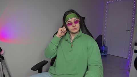 Snapshot of vincent__strong chatting on December 2024 07:54:01 AM Vincent Strong online show from December 2024 07:54:01 AM