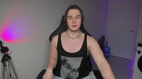 Snapshot of vincent__strong chatting on December 2024 01:11:02 PM Vincent Strong online show from December 2024 01:11:02 PM