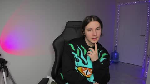 Snapshot of vincent__strong chatting on December 2024 02:38:02 PM Vincent Strong online show from December 2024 02:38:02 PM