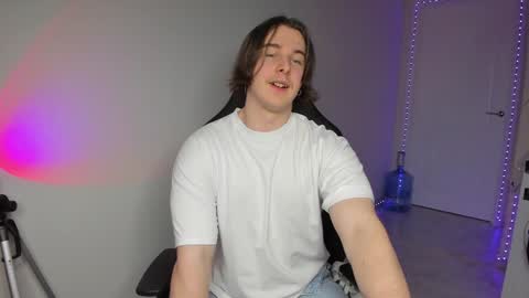 Snapshot of vincent__strong chatting on December 2024 01:43:02 PM Vincent Strong online show from December 2024 01:43:02 PM