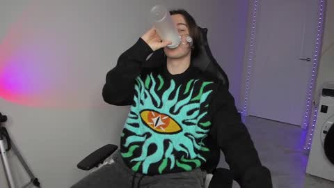 Snapshot of vincent__strong chatting on December 2024 08:05:02 AM Vincent Strong online show from December 2024 08:05:02 AM