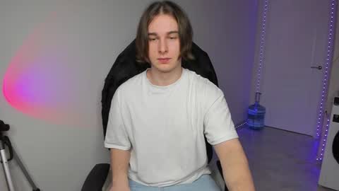 Snapshot of vincent__strong chatting on December 2024 10:53:02 AM Vincent Strong online show from December 2024 10:53:02 AM